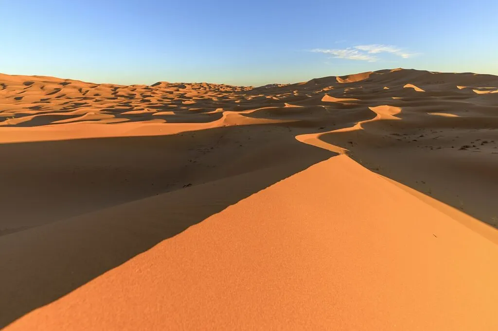 Que faire à merzouga — Grandes dunes orangées de l'Erg Chebbi à Merzouga Que faire à merzouga — Grandes dunes orangées de l'Erg Chebbi à Merzouga