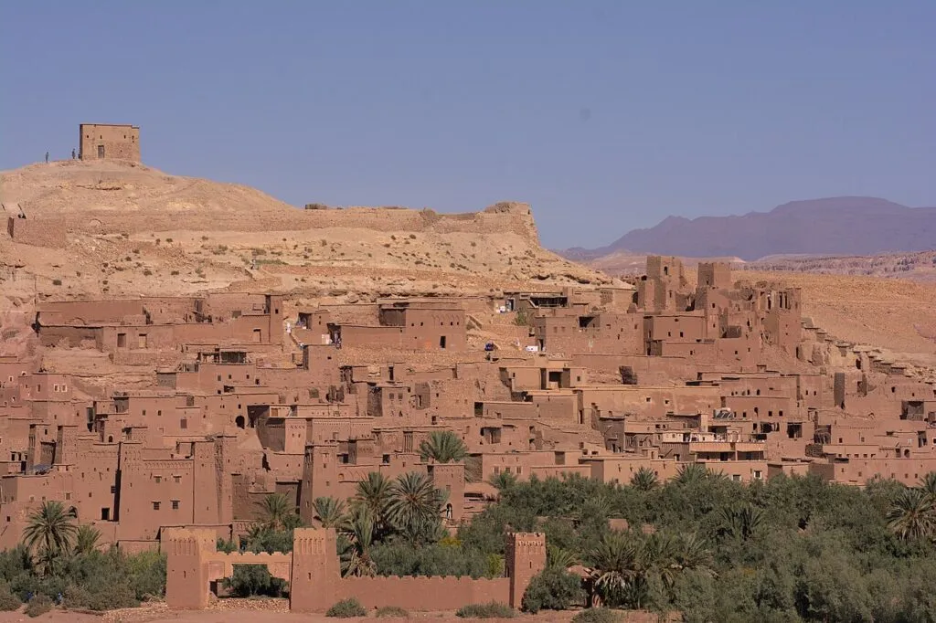 Visiter aït ben haddou — Le ksar d'Aït Ben Haddou en terre crue au coucher du soleil